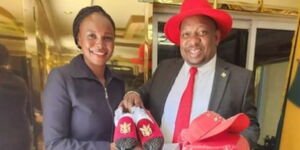 Former Nairobi Governor Mike Sonko receiving Valentine's day gifts from Wildlife Permanent Secretary Silvia Moseiya on Tiuesday, February, 14, 2023