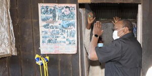 President Uhuru Kenyatta visits  Mama Lydia Njeri at her home in Kimahuri in Kieni East, Nyeri County.