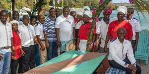 Former President Uhuru Kenyatta and Moorings Restaurant staff on Sunday January 8, 2022