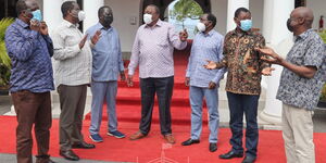 File image of President Uhuru Kenyatta with ODM leader Raila Odinga and One Kenya Alliance principals; Musalia Mudavadi (ANC), Kalonzo Musyoka (Wiper), Moses Wetangula (Ford Kenya) and Gideon Moi (KANU).