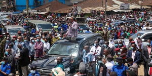 President Uhuru Kenyatta addressing a crowd at Pumwani on Friday, October 24
