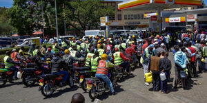 Motorists stranded at a fuelling station in April 2022 due to the fuel shortage that rocked Kenya.