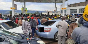 Motorists queuing for hours in Bomet County as fuel shortage hit the area in April 2022.