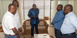 Former President Kenyatta (center) chatting with M23 leaders after a roundtable meeting held in Mombasa on January 12, 2023. 