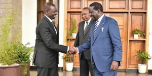 An image of President William Ruto and ODM leader Raila Odinga at DP's Karen home. Looking on is former President Uhuru Kenyatta.