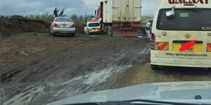 Motorists manouvre their way out of the debris of eroded soil that had blocked the Narok Maai-Mahiu Road on March 22, 2023. 