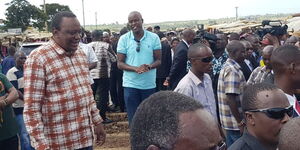 President Uhuru Kenyatta engaging with market traders at Chaka, Nyeri on Friday, March 6