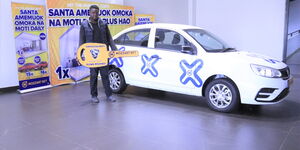 21-year old Lenox Shimanyula from Kakamega receives a brand new car from Mozzart Bet after winning Omoka na Moti Promotion. 