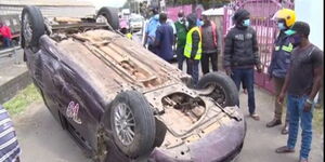 A taxi in Nakuru overturned after askaris tried to effect an arrest on Sunday, April 25, 2021