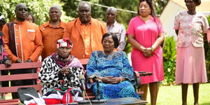 A photo of Field Marshall Muthomi Karimi (seated, left) and Mama Ngina Kenyatta (seated, right) addressing the media at the Kenyatta residence in Muthaiga on April 20, 2022.