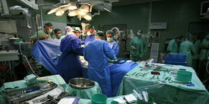 A photo of several doctors and nurses inside an operating room