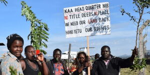 A section of Kenyans from Homa Bay county protesting the expansion of Kabunde Airstrip in 2019.
