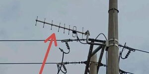 An arrow pointing at an aerial mounted on a power line