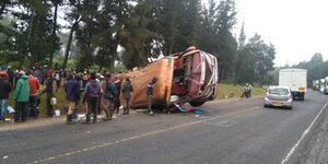 A bus full of passengers overturned on the Eldoret- Nakuru highway on Tuesday, January 12.