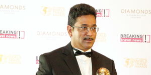 Executive Chairman of Adili Group Chris Diaz receives an award in November 2016.