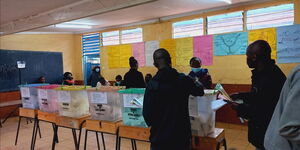 Kenyans taking part in 2022 general election.