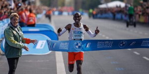 Eliud Kipchoge wins the BMW Berlin Marathon