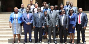 The Embu Chapter of the Law Society of Kenya lawyers pose for a photo with former Chief Justice (Rtd) David Maraga. 
