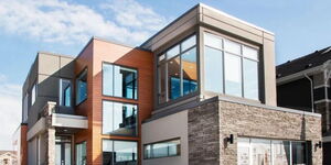 An image of a flat roofed building.