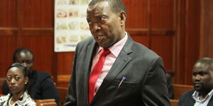 President Uhuru Kenyatta lawyers Waweru Gatonye during a court proceeding.