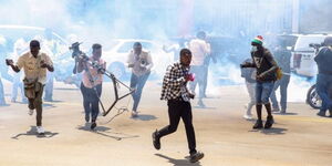 Journalists running during maandamano
