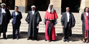 From right: Judiciary Chief Registrar Anne Amadi, Phillip Murgor, CJ David Maraga, Kalonzo Musyoka and DCJ Philomena Mwilu.