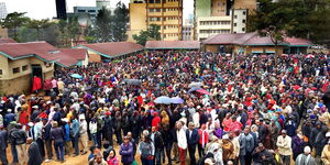 Kenyans queuing to vote in Nairobi in 2017