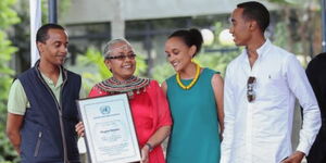 Former First Lady Margaret Kenyatta (second from left) receives the prestigious UN in Kenya Person of the Year award in November 2014. She was accompanied by her children; Jomo (left), Ngina (centre) and Muhoho. 