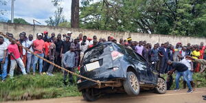 A photo of a vehicle been towed by the police officers attached to Kisumu Central Police Station on November 21, 2023. 