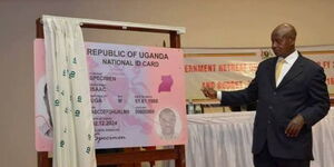 Ugandan President Yoweri Museveni flagging off issuance of National ID cards.