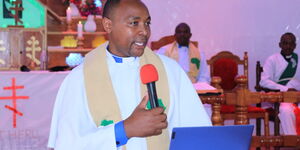 Muthee Kiengei ministering