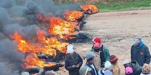 Residents of Tipis, Mau Narok (Njoro) block the Nakuru–Narok road at Mwisho wa Lami trading centre after reports of clashes on August 31, 2025.  