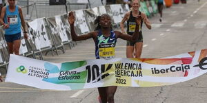 A photo of former Kenyan athlete Norah Jeruto winning the 2022 10,00 Valencia. 