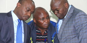 City lawyer Assa Nyakundi with his lawyers Ken Nyaundi (L) and Cliff Ombeta in the dock at a Makadara court.