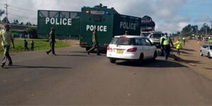 Police set up roadblocks isolating the Nairobi Metropolitan Area on April 7, 2020.