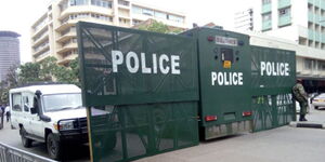 Police putting up a road block in Nairobi CBD