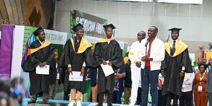 President William Ruto awarding graduates of University of Arizona on December 9, 2023