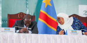 President William Ruto (left) with his Tanzanian counterpart Samia Suluhu.