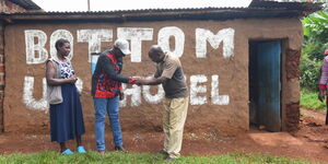 Deputy President William Ruto together with the hotel owners outside the Bottom Up hotel in Nyamira County on November 2, 2021