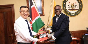 Governor Sakaja presents a gift to an official of the  China National Electric Engineering Co. President Wu Guisheng in City Hall on May 30, 2024