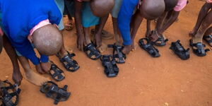 American Charity Donates Shoes That Grow To The Wearer To School in Kibra