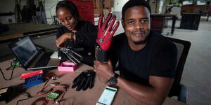  Twenty-five-year-old Kenyan engineer and innovator, Roy Allela, has created a set of gloves that will ultimately allow better communication between those who are deaf and those who are hearing