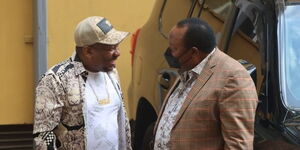 Former governors Mike Mbuvi Sonko (Nairobi) and Ferdinand Waititu (Kiambu) share light moments on Tuesday, November 16, at the Milimani Law Courts.