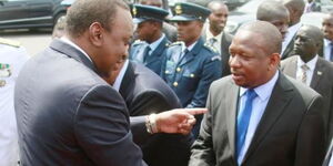 President Uhuru Kenyatta (left) and Nairobi Governor Mike Sonko meeting in 2020.