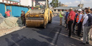 President Uhuru Kenyatta inspecting the Alsphalt Plant along Kangundo Road on October 9, 2020.