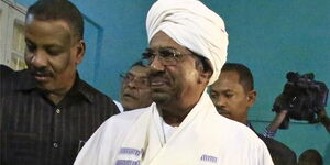 Omar al-Bashir standing
