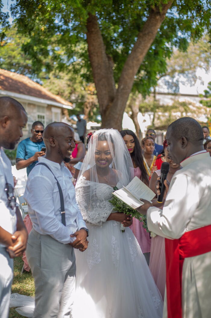 Nation Journalist Thanks Tinder after Marrying Her Soulmate