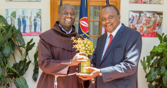 President Uhuru Kenyatta when he welcomed Peter Tabichi at the State House after winning the Global Teacher Prize on March 30, 2019. Photo: The Standard.