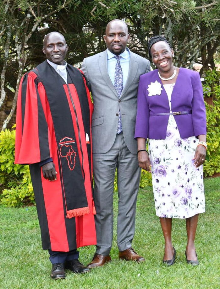 Morkomen with his parents 