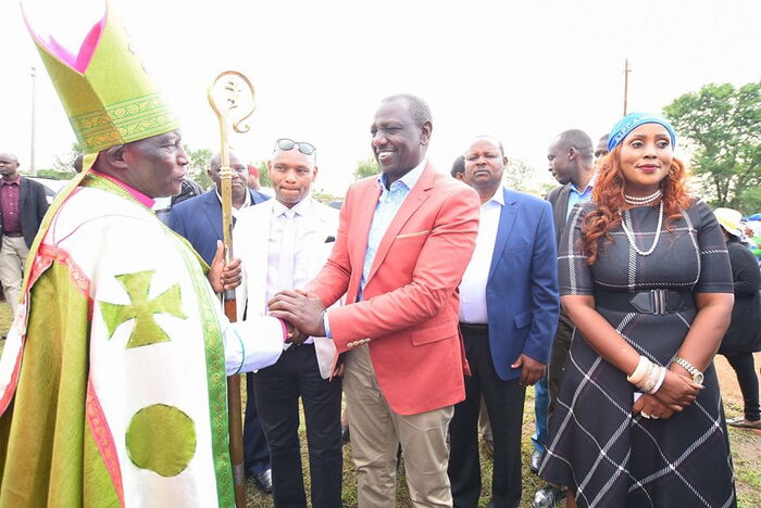 AIPCA Archbishop Julius Njoroge welcomes the Deputy President William Ruto At APCA Maguguni for a the opening of a theological college on November 24